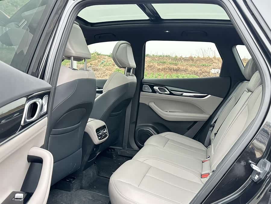 GEELY Boyue L 2025 car image #7