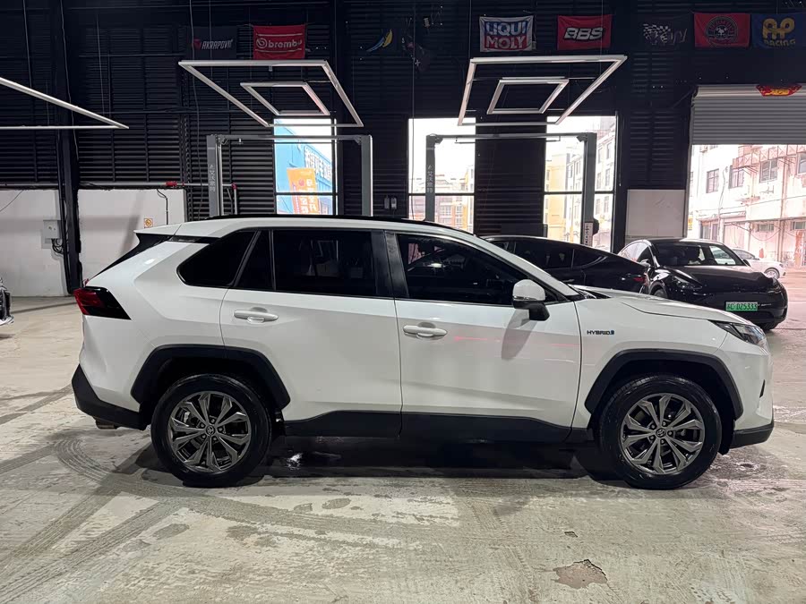 Toyota RAV4 2023 car image #7
