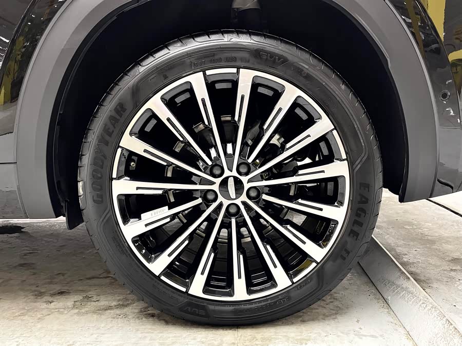GEELY 2025 car image #7
