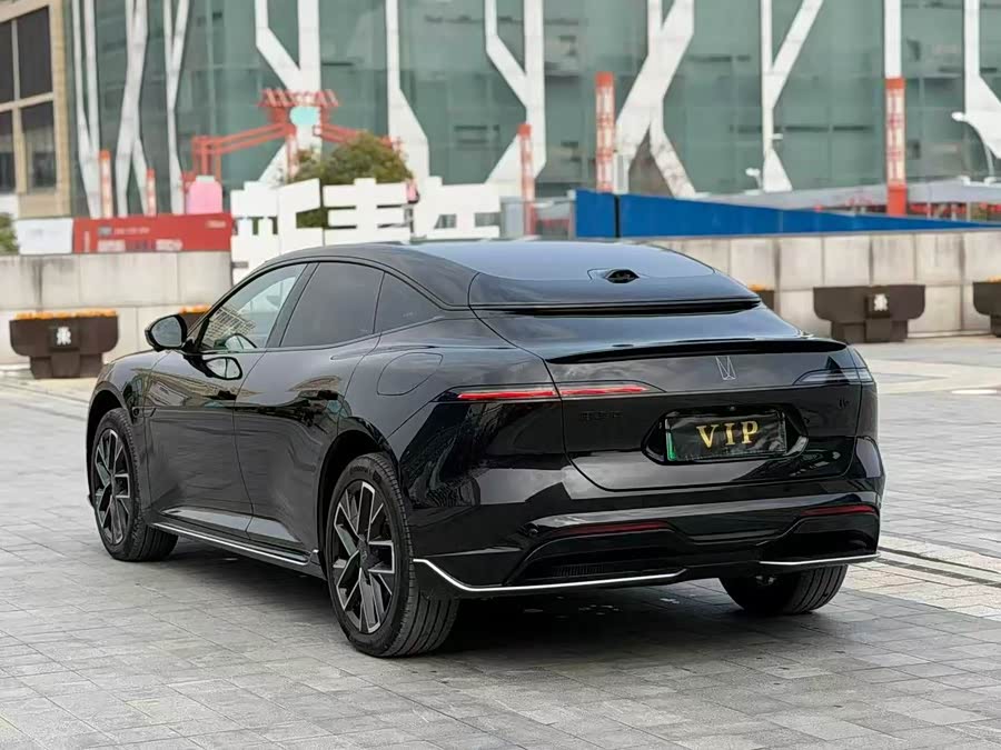 Avatr 06 2025 car image #7