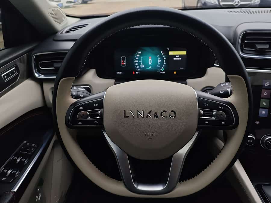 Lynk & Co 02 2019 car image #7