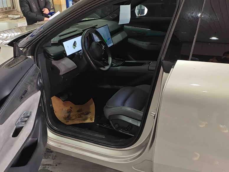 Lynk & Co 08 EM-P 2023 car image #7