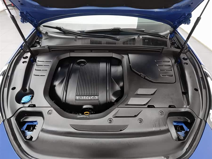 Lynk & Co 02 2018 car image #7