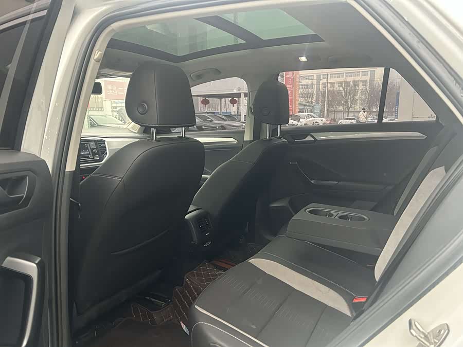 Volkswagen T-Roc 2021 car image #7