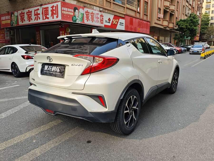 Toyota C-HR 2019 car image #7