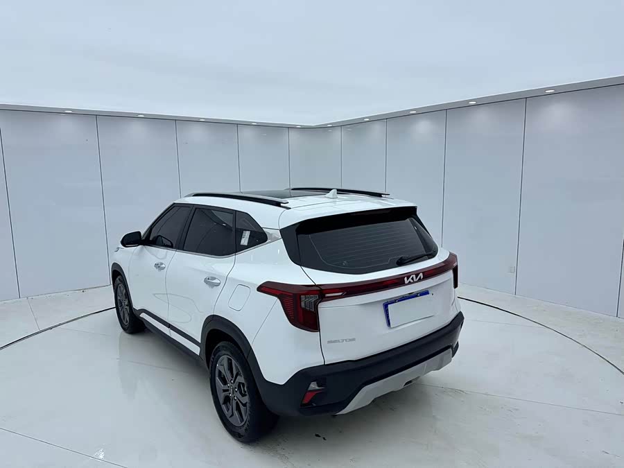 Kia Seltos 2023 imagen de coche #7