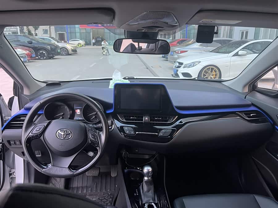 Toyota C-HR 2022 car image #7