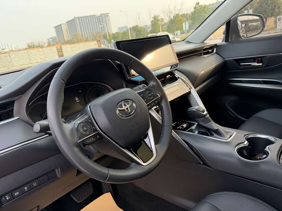 Toyota Harrier 2023 car image #7