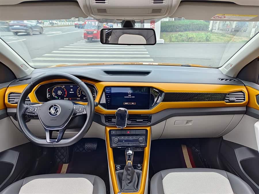Volkswagen T-Cross 2020 car image #7