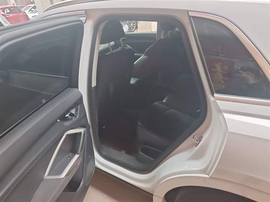 Audi Q3 2021 car image #7