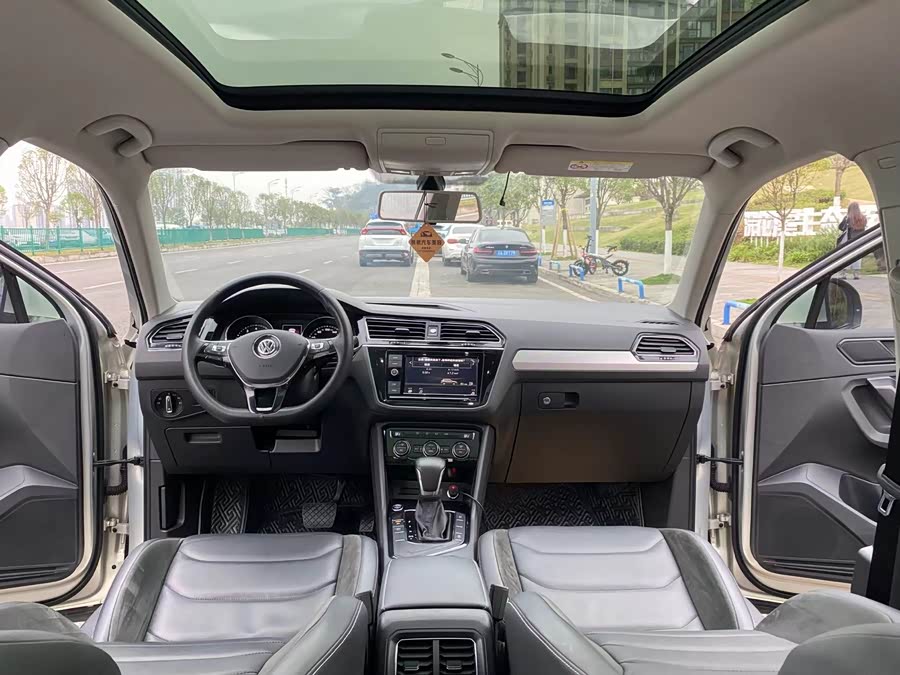 Volkswagen Tiguan L 2019 immagine di auto #7