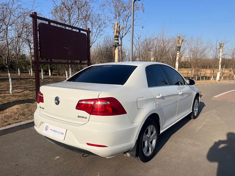 Volkswagen Bora 2015 car image #7