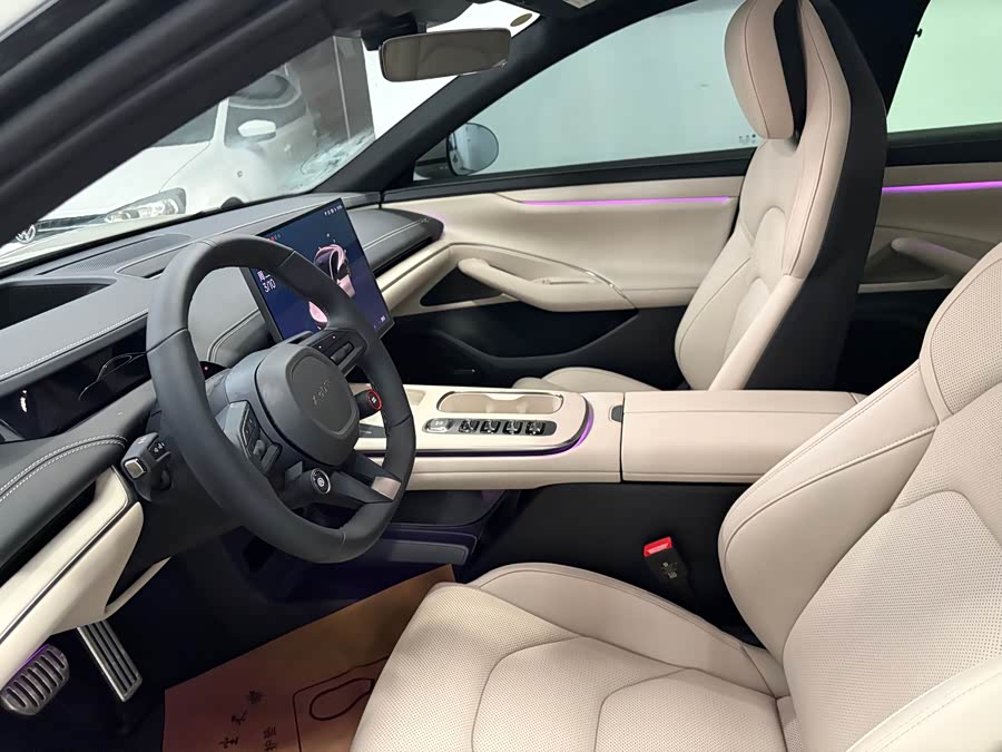 MI SU7 2025 immagine di auto #7