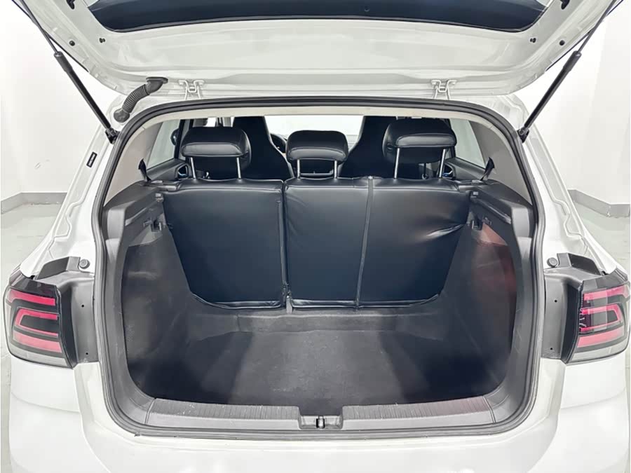 Volkswagen T-Cross 2023 car image #7