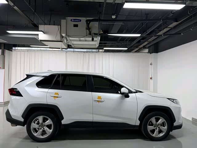 Toyota RAV4 2021 car image #7