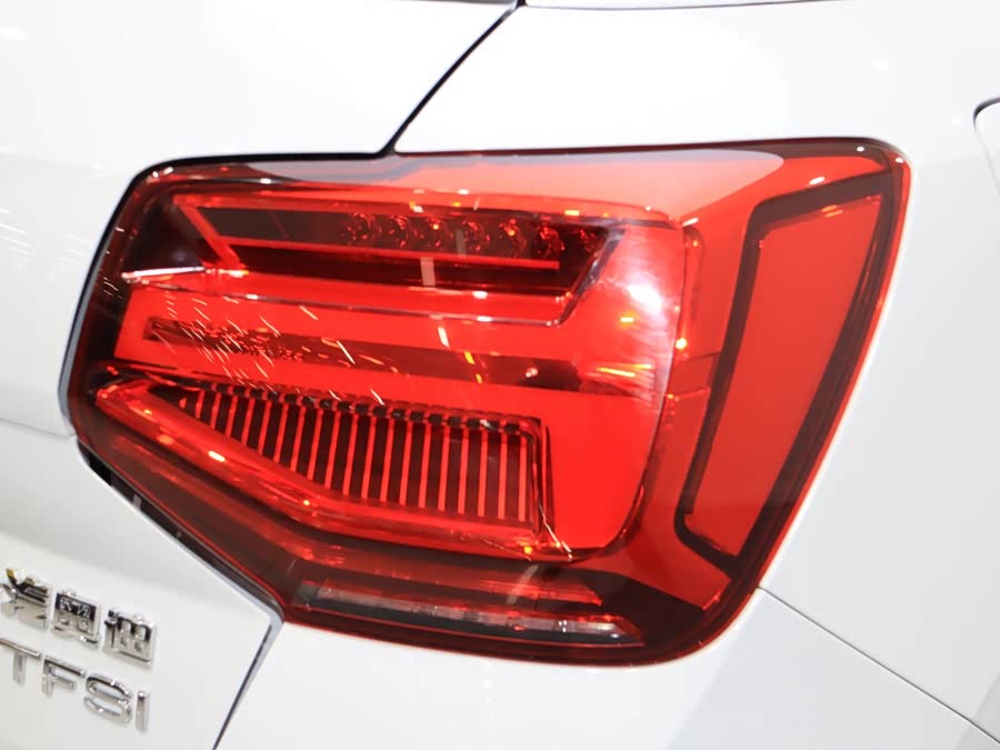 Audi Q2L 2022 car image #7