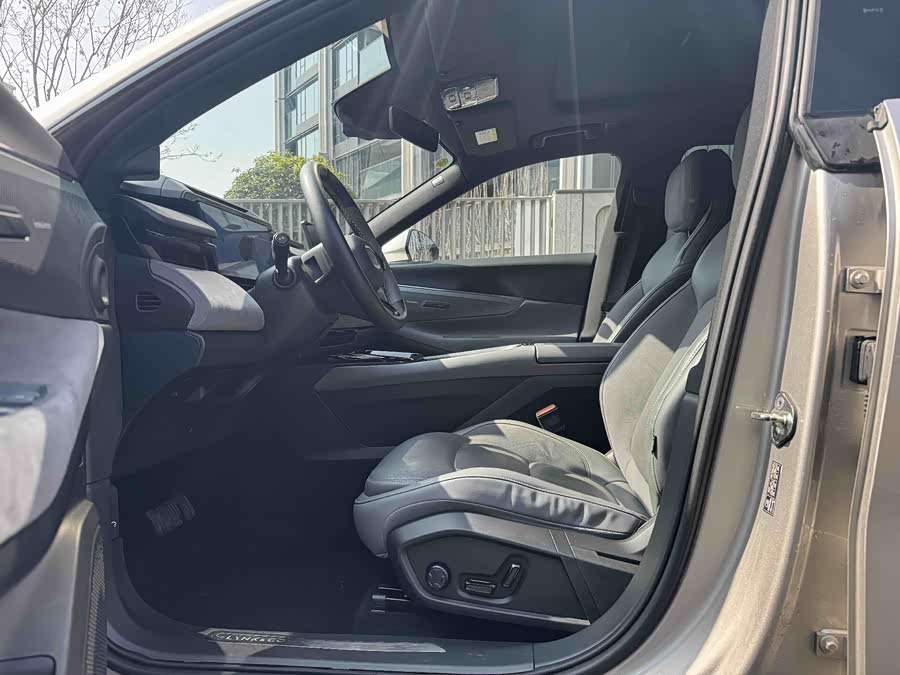 Lynk & Co 08 EM-P 2023 car image #7