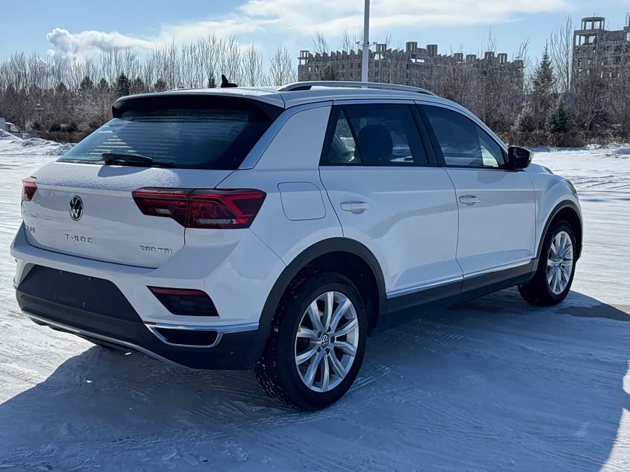 Volkswagen T-Roc 2023 car image #7