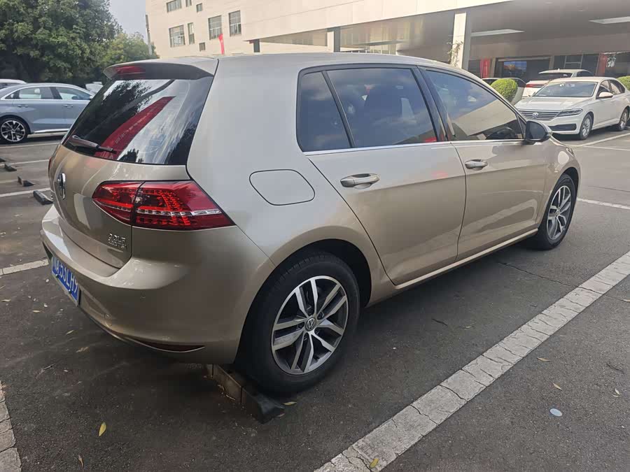Volkswagen Golf 2015 car image #7