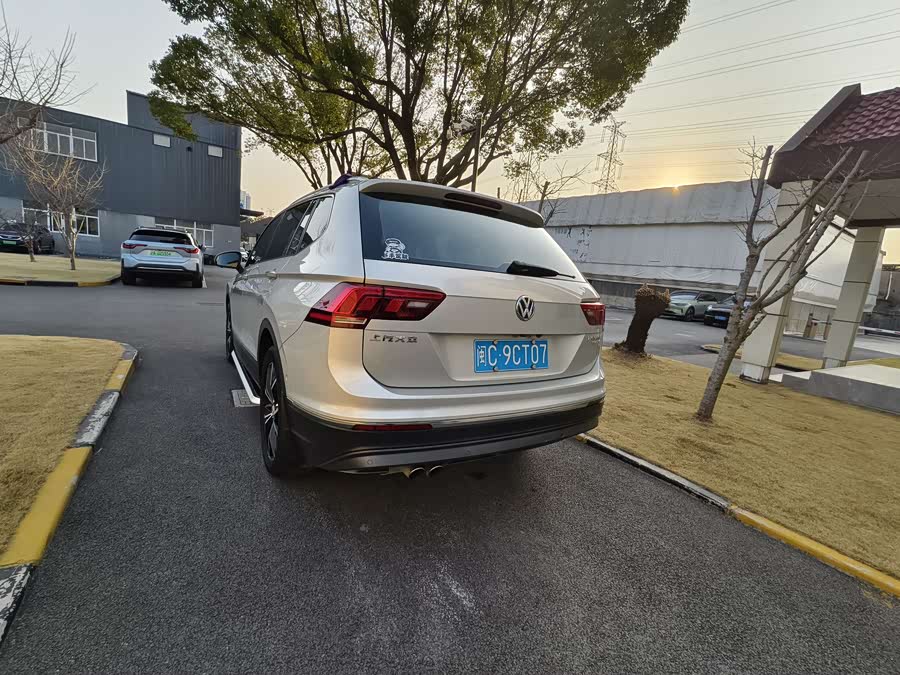 Volkswagen Tiguan L 2019 изображение автомобиля #7