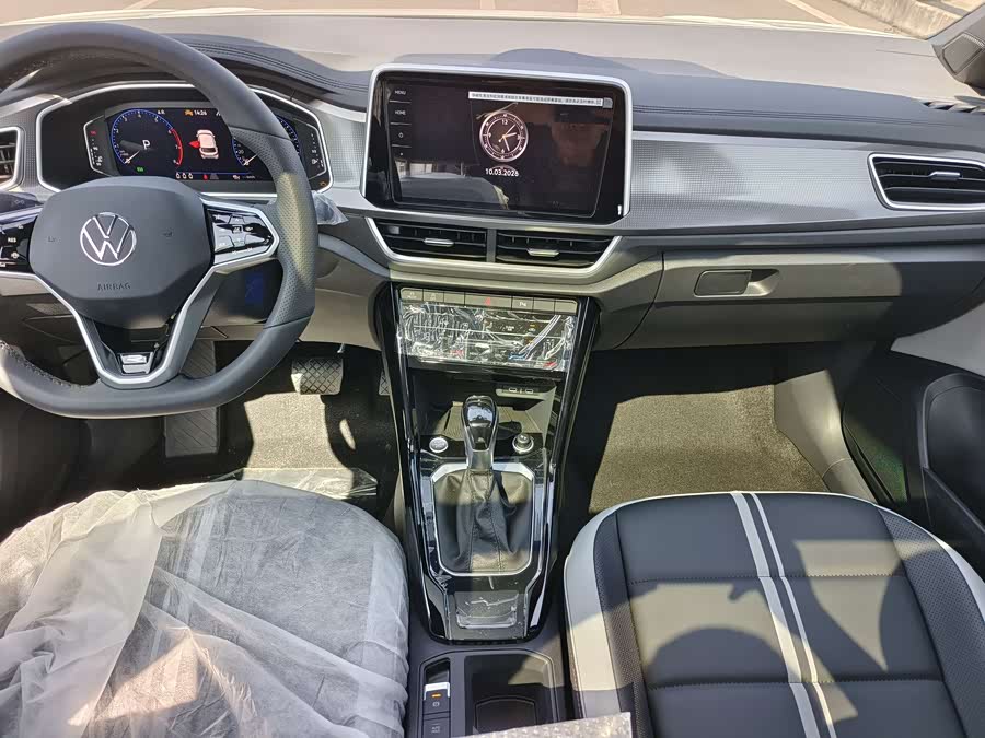 Volkswagen T-Roc 2026 car image #7