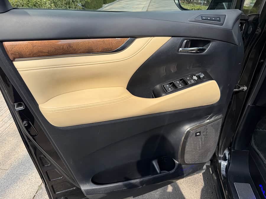 Toyota Alphard 2017 car image #7