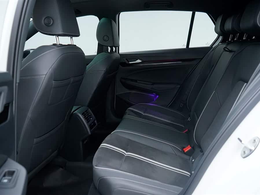 Volkswagen Golf 2022 car image #7
