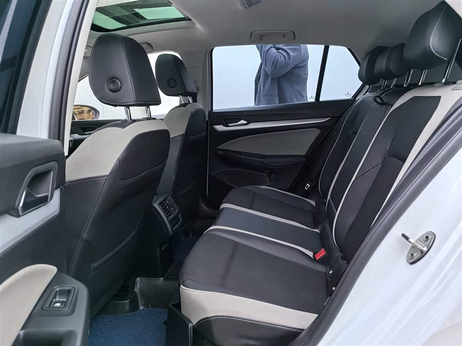 Volkswagen Golf 2020 car image #7