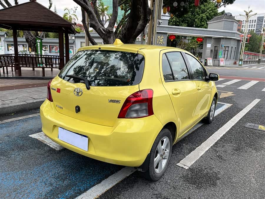 Toyota Yaris 2011 изображение автомобиля #7