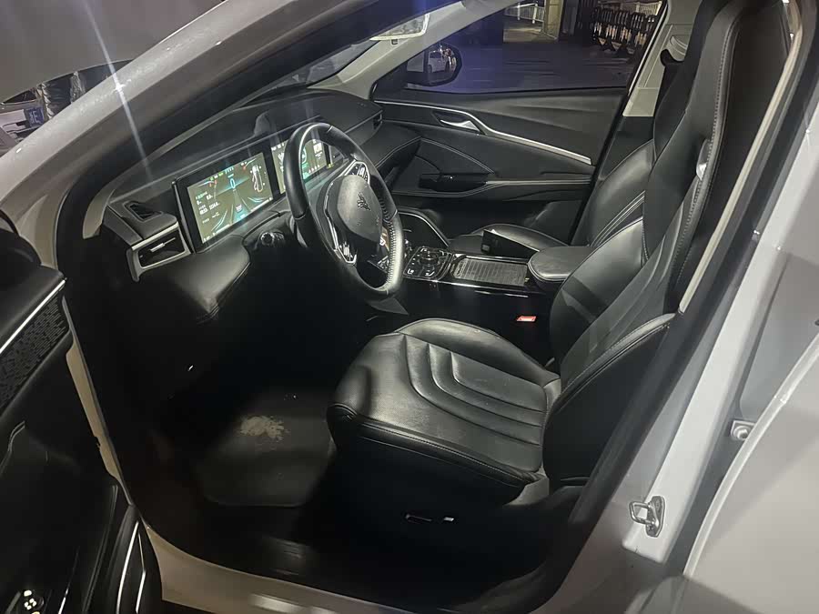 哪吒汽车 哪吒U 2022 汽车图片 #7