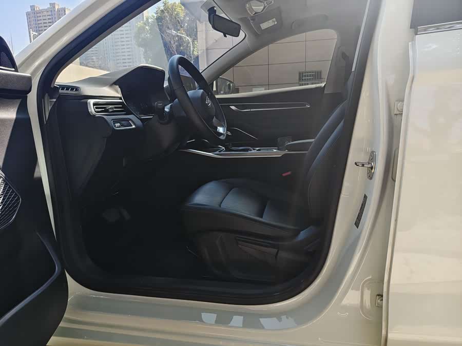 Emgrand 2022 car image #7