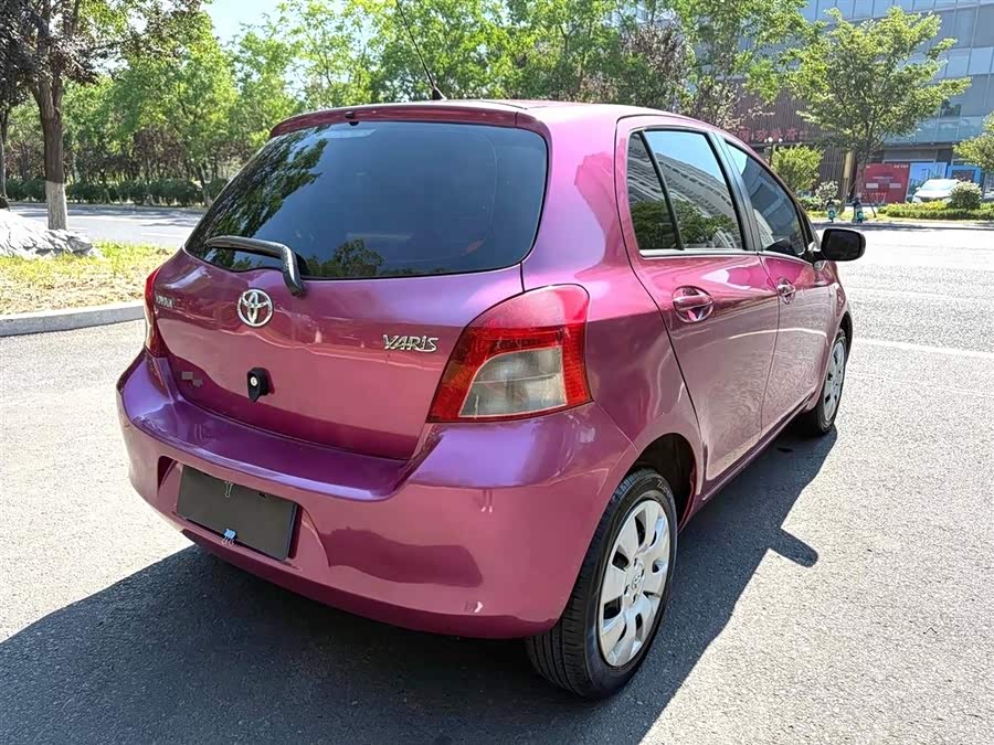 Toyota Yaris 2011 car image #7