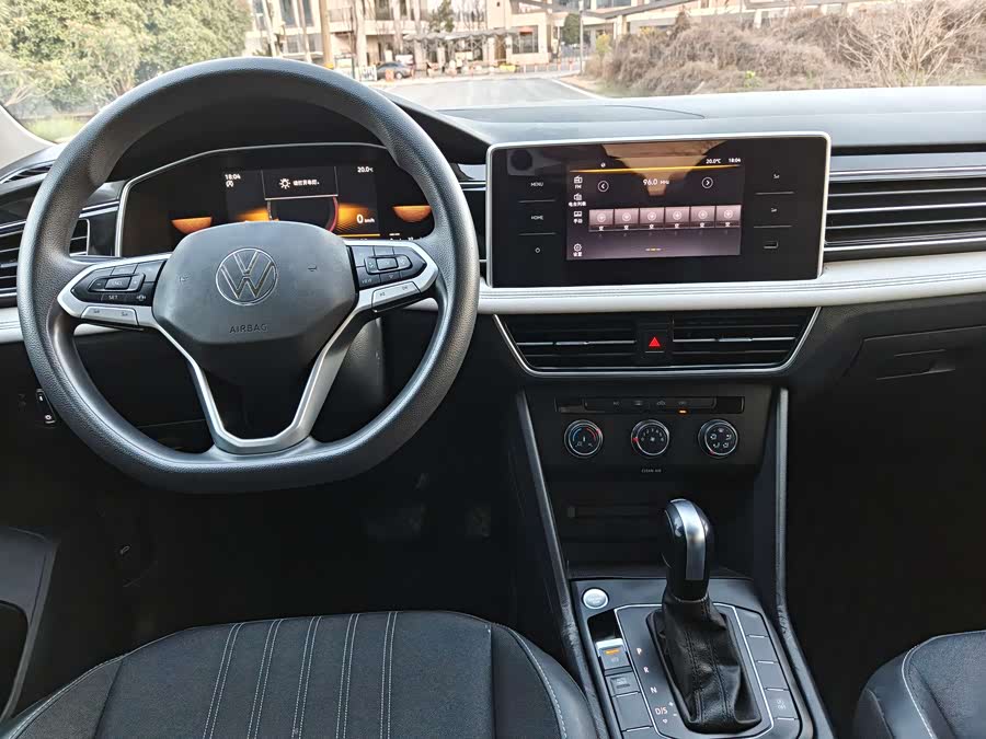 Volkswagen Tiguan L 2022 #7 Volkswagen Tiguan L 2022 car image #7