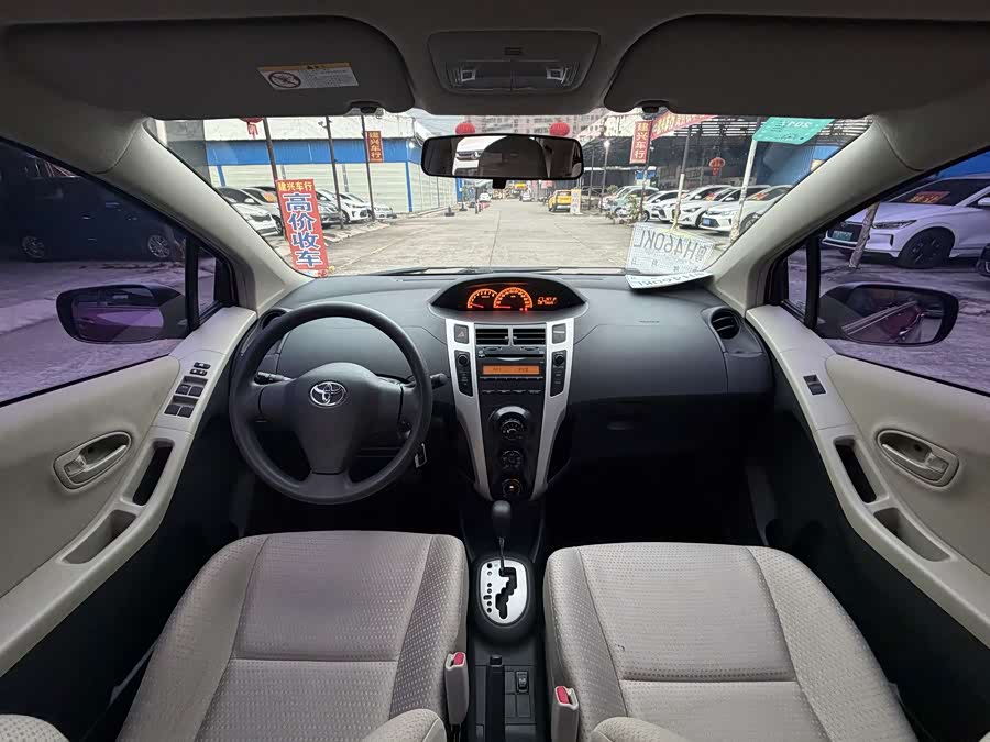 Toyota Yaris 2012 изображение автомобиля #7