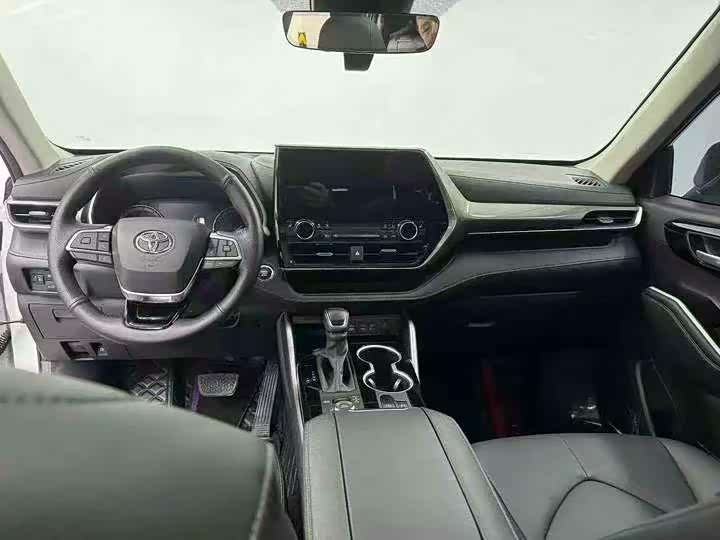 Toyota Highlander 2024 car image #7