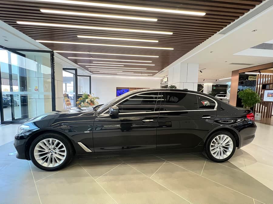 BMW 5 Series 2018 #7 BMW 5 Series 2018 car image #7