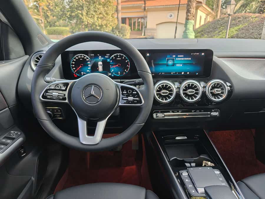 Mercedes-Benz GLA Class 2020 car image #7