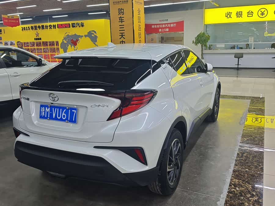 Toyota C-HR 2023 car image #7