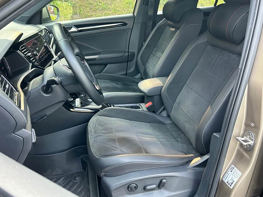 Volkswagen T-Roc 2019 car image #7
