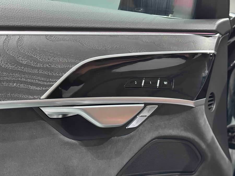 Audi A8 2023 imagen de coche #7