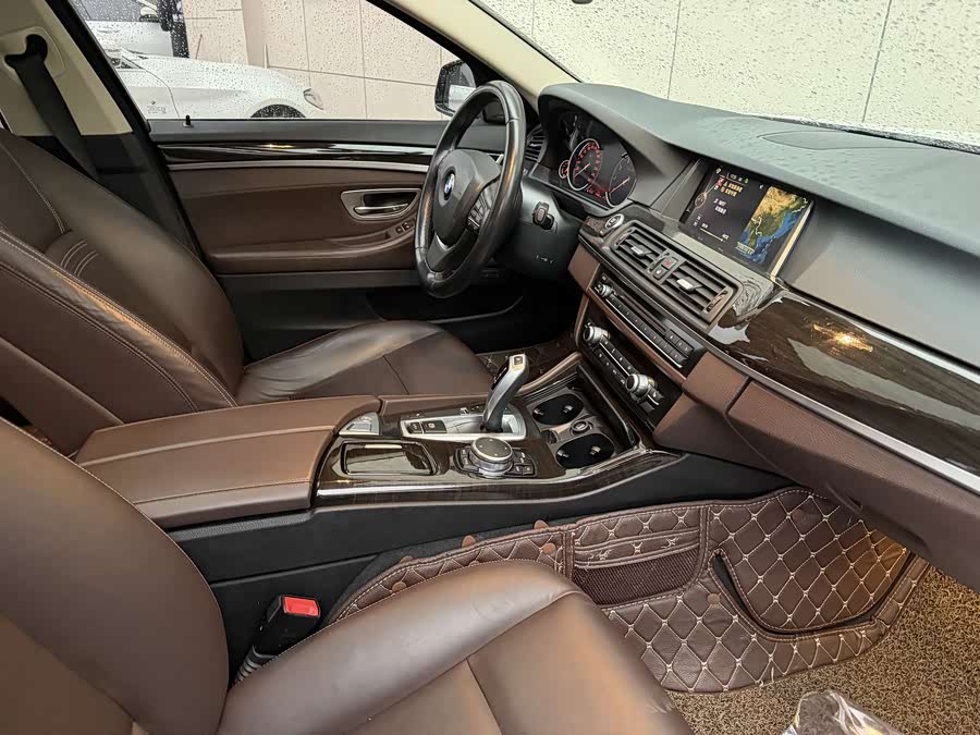 BMW 5 Series 2017 immagine di auto #7