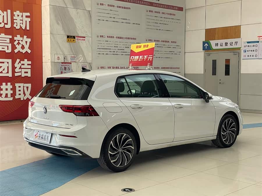 Volkswagen Golf 2023 car image #7