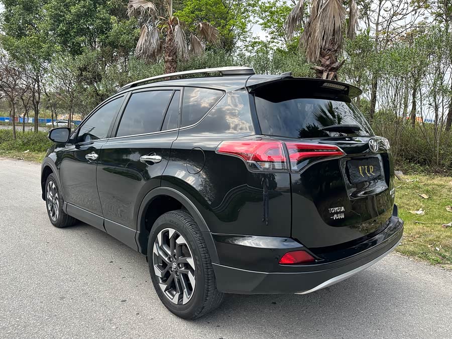 Toyota RAV4 2017 imagem de carro #7