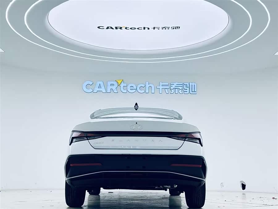 Hyundai Elantra imagen de coche #7