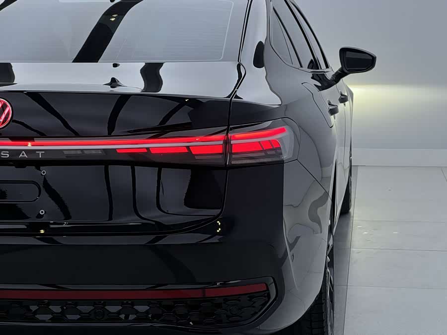 Volkswagen Passat 2025 car image #7