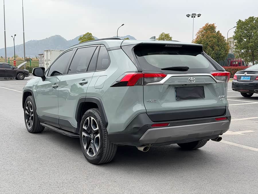 Toyota RAV4 2020 car image #7