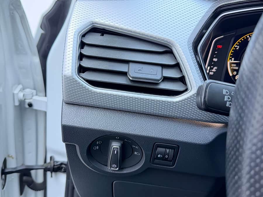 Volkswagen Tacqua 2022 car image #7