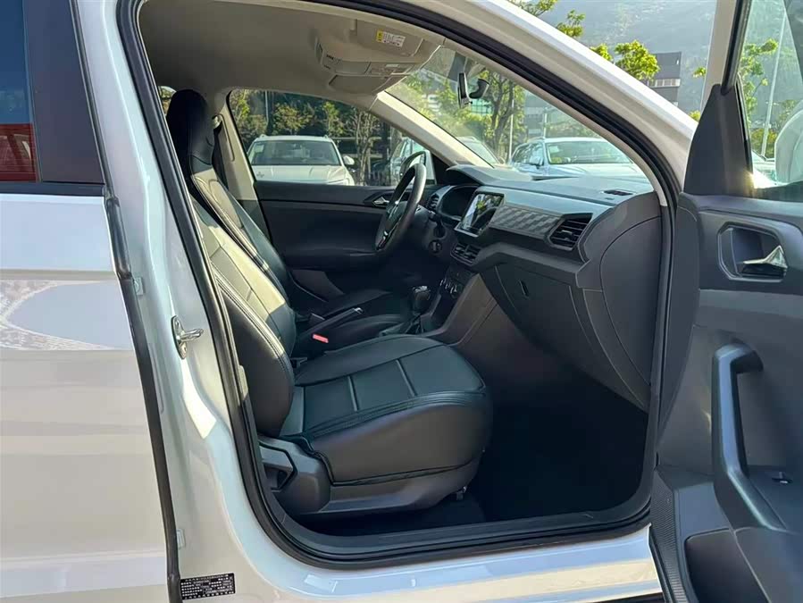 Volkswagen T-Cross 2023 car image #7