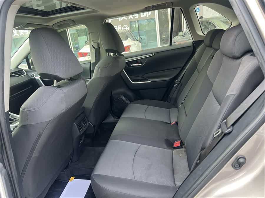 Toyota RAV4 2021 car image #7