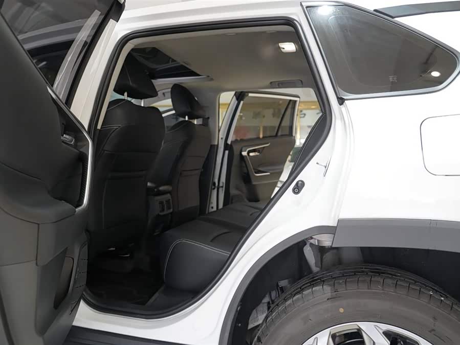 Toyota RAV4 2025 car image #7